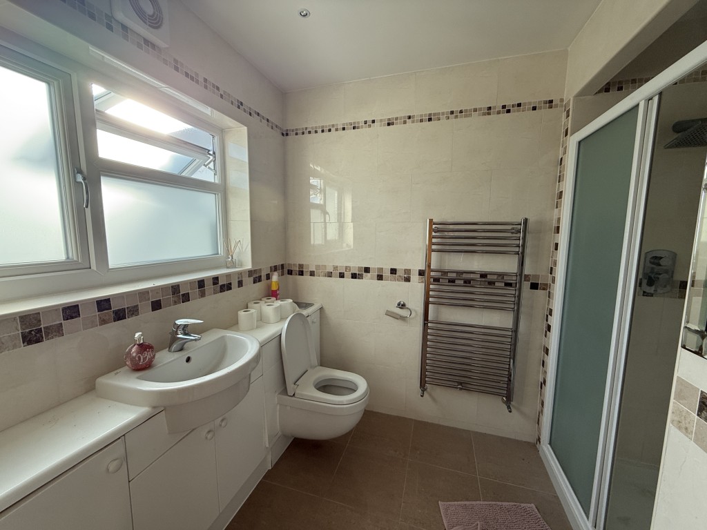 Lot: 35 - THREE-BEDROOM HOUSE WITH STRUCTURAL DAMAGE - Ground floor bathroom with shower